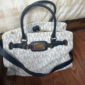 Women’s Michael Kors large white/navy logo bag